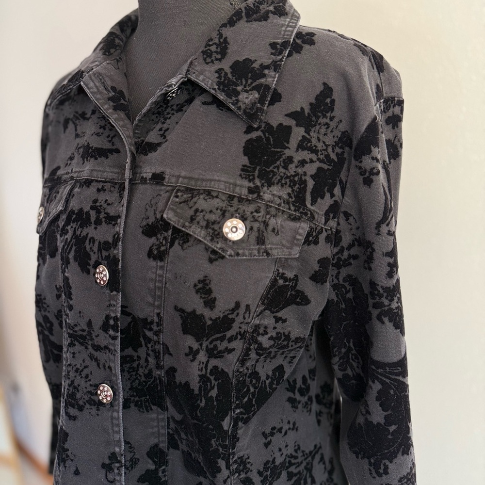 Black Floral Flocked Denim Jacket M Snap Front Statement Jacket - Picture 7 of 11